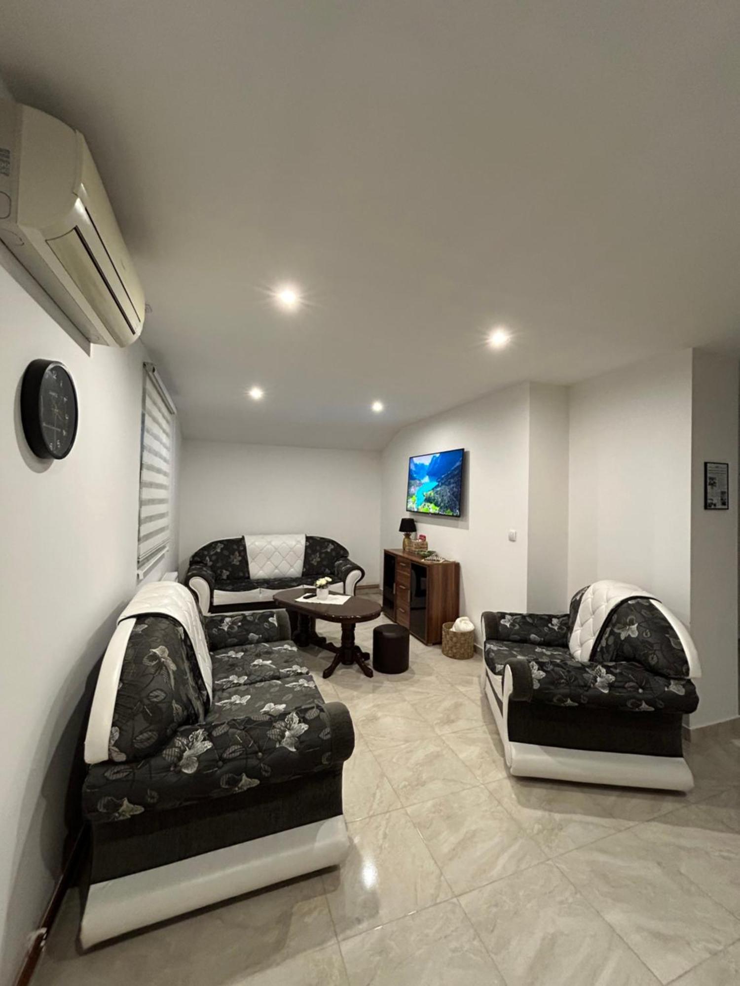 Apartman Diamond Lux Surcin Exterior photo